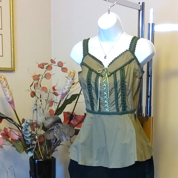 NWT Girl’s Beautiful Lace Olive Green Camisole Blouse Top US 14 - Picture 1 of 8